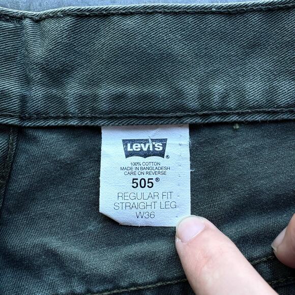 Unique Vintage Y2K Levi’s Green Shorts - Picture 5 of 6